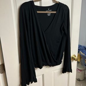 American Eagle black long sleeve wide sleeve top